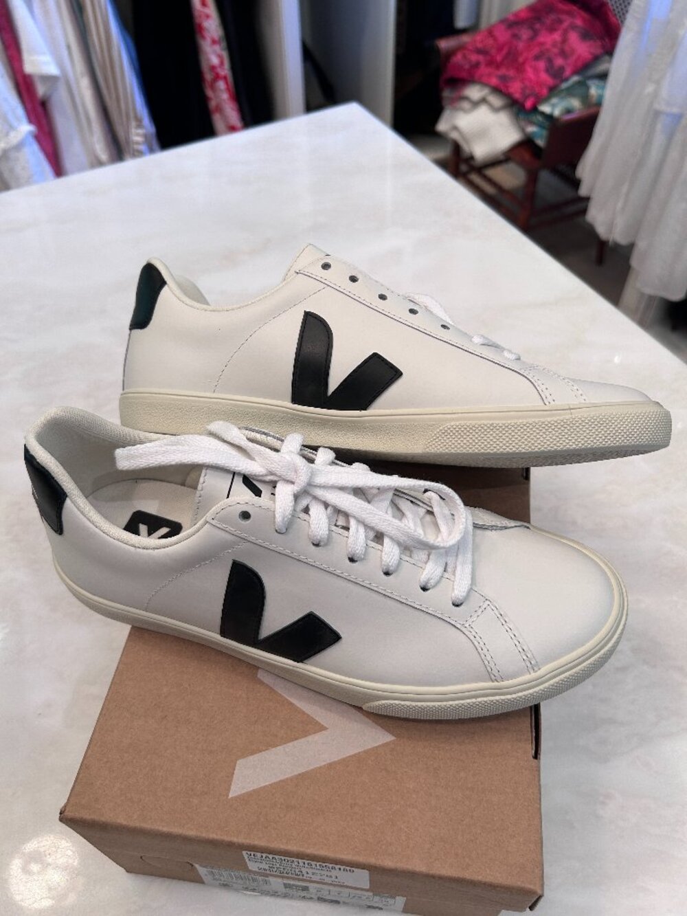 (NWT) Veja Esplar Leather White/Black Sneakers US Size 9 (Brand New, Never Worn)